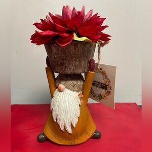 🥰NWT Gnome Flower Accent Decor